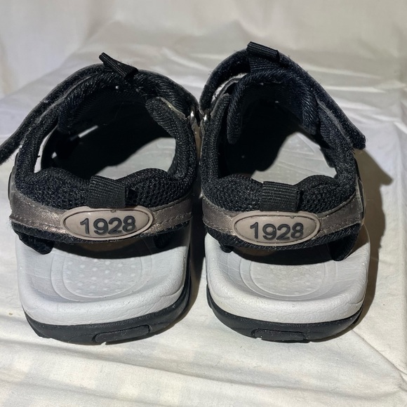 Mickey Mouse Sandals Toddler Size 7 Disney Closed Toe - Picture 6 of 8